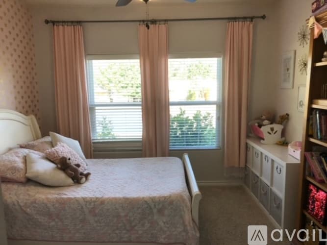 Meadowlakes House: 237 Meadowlakes Dr