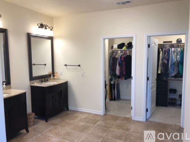 Meadowlakes House: 237 Meadowlakes Dr