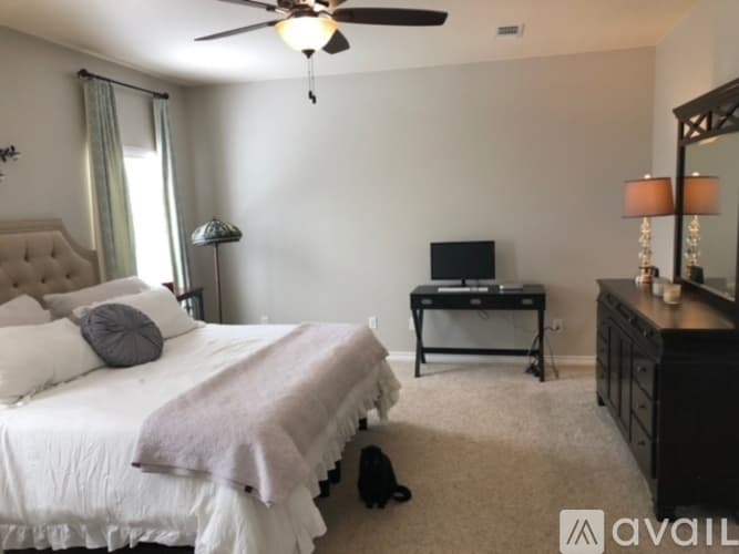Meadowlakes House: 237 Meadowlakes Dr