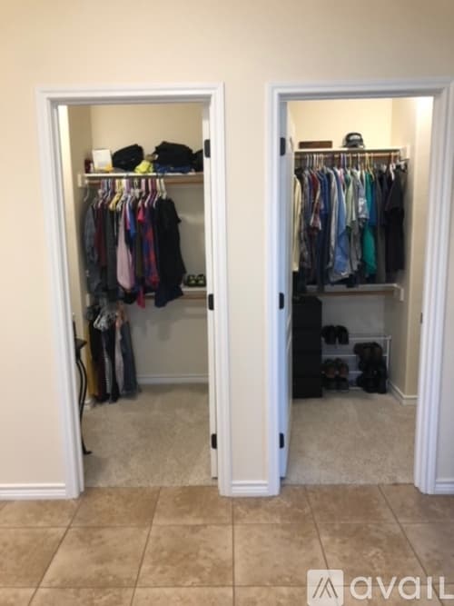 Meadowlakes House: 237 Meadowlakes Dr