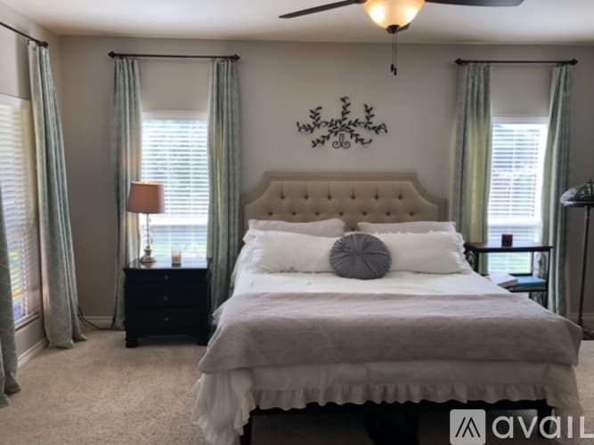 Meadowlakes House: 237 Meadowlakes Dr