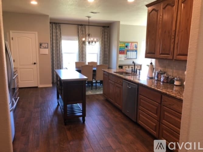 Meadowlakes House: 237 Meadowlakes Dr