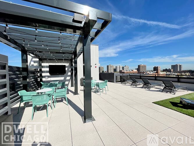 Chicago Apartment: 949 W Dakin St
