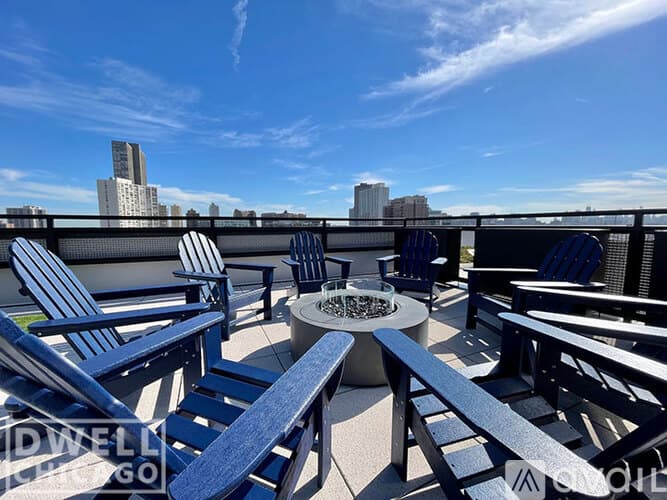 Chicago Apartment: 949 W Dakin St