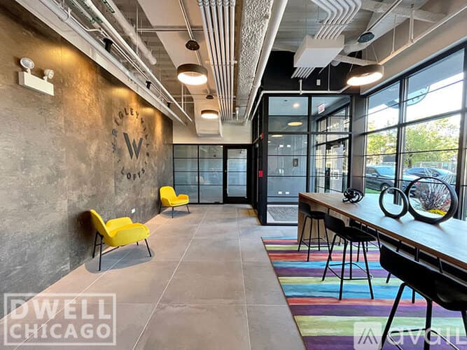 Chicago Apartment: 949 W Dakin St