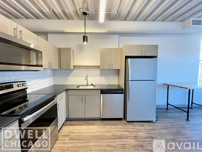 Chicago Apartment: 949 W Dakin St