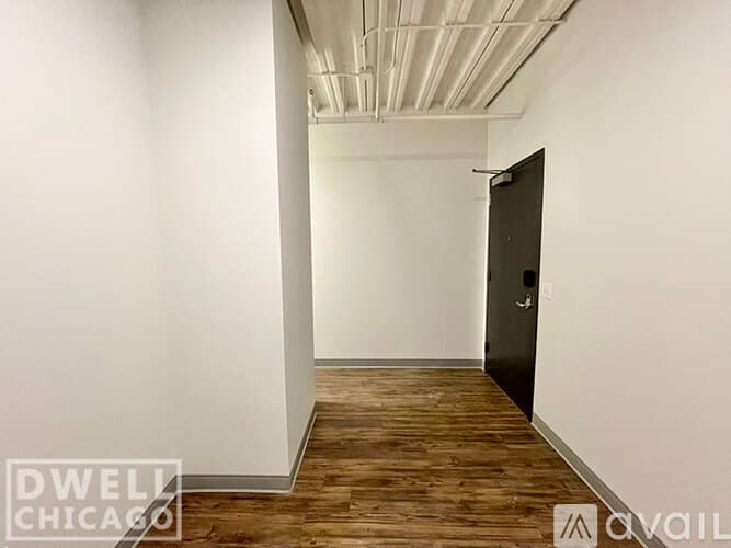 Chicago Apartment: 949 W Dakin St