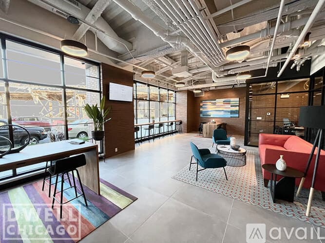 Chicago Apartment: 949 W Dakin St