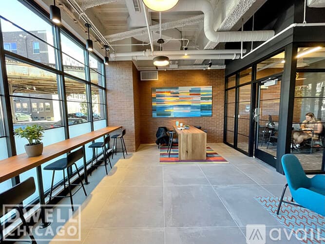 Chicago Apartment: 949 W Dakin St