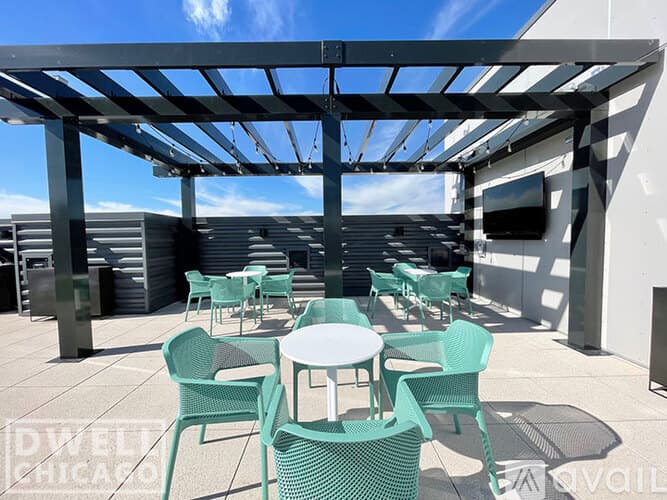 Chicago Apartment: 949 W Dakin St