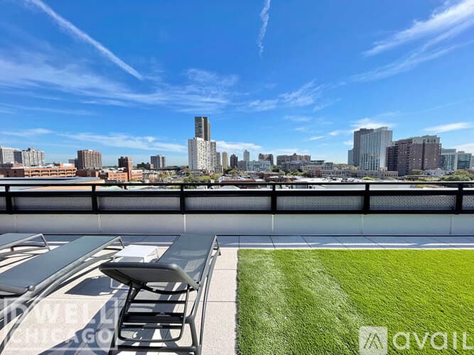 Chicago Apartment: 949 W Dakin St