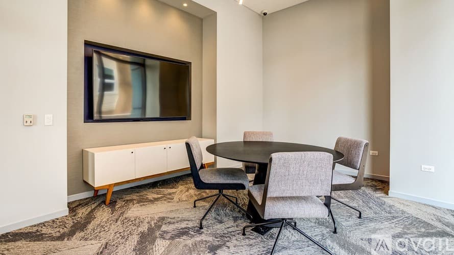 Chicago Apartment: 2217 S Wabash Ave