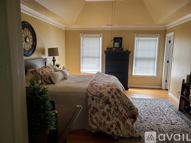 Roswell House: 11480 Mountain Laurel Drive
