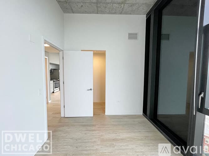 Chicago Apartment: 2733 W Belden
