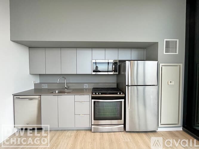 Chicago Apartment: 2733 W Belden