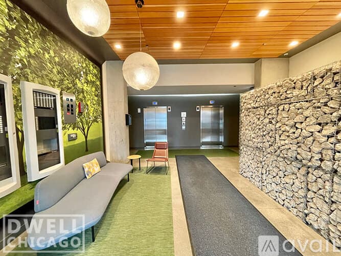 Chicago Apartment: 2733 W Belden