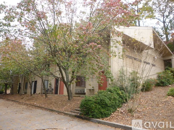 Dalton House: 712 W Tyler St