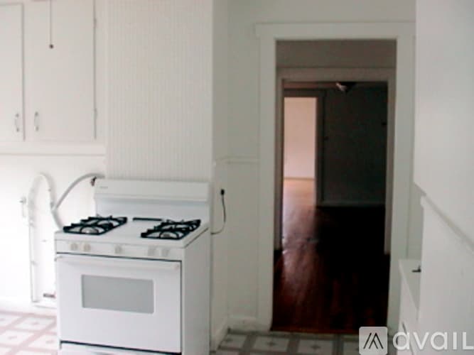 Salem Apartment: 13 Becket Street