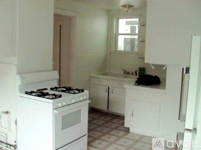 Salem Apartment: 13 Becket Street