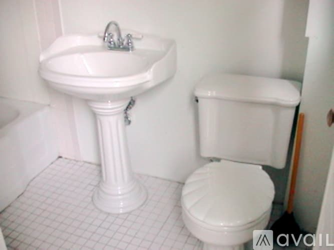 Salem Apartment: 13 Becket Street