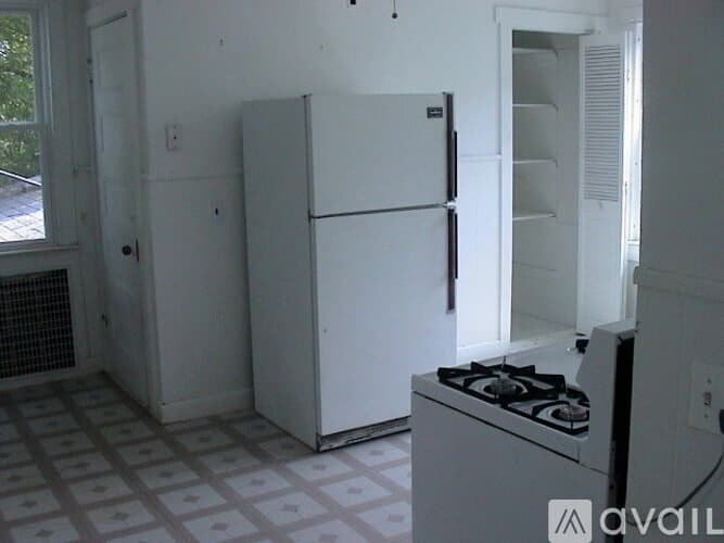 Salem Apartment: 13 Becket Street