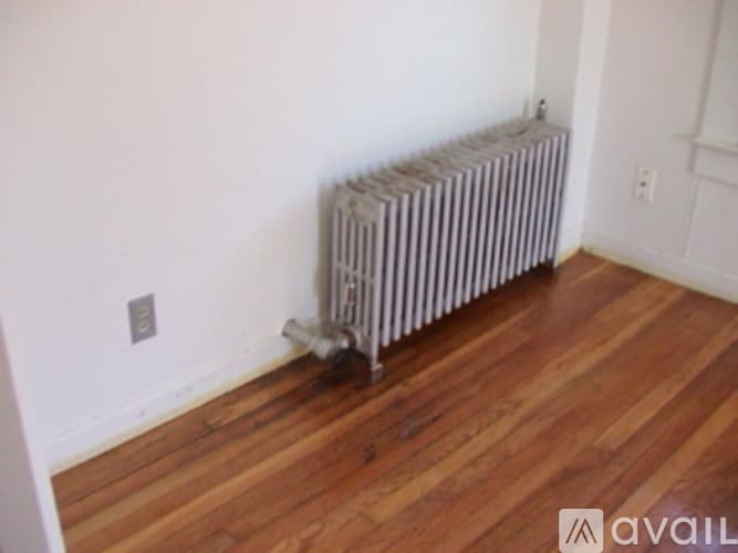 Salem Apartment: 13 Becket Street