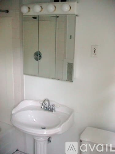 Salem Apartment: 13 Becket Street