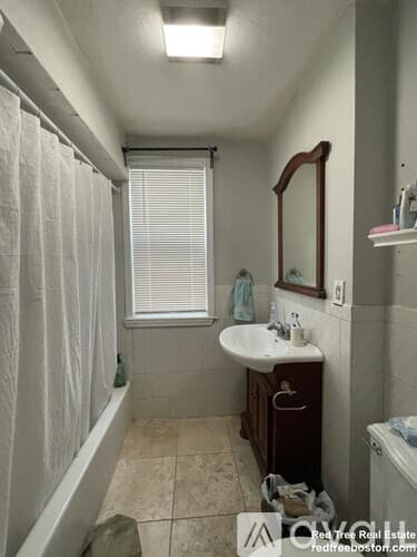 Boston Apartment: 72 Hillside St