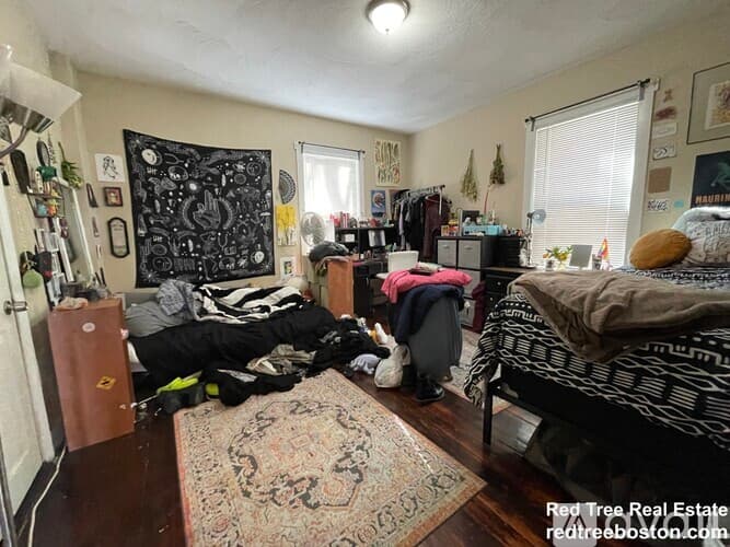 Boston Apartment: 72 Hillside St