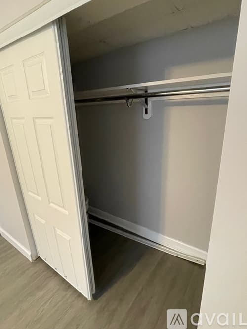 Chicago Apartment: 3517 21 W Grace St