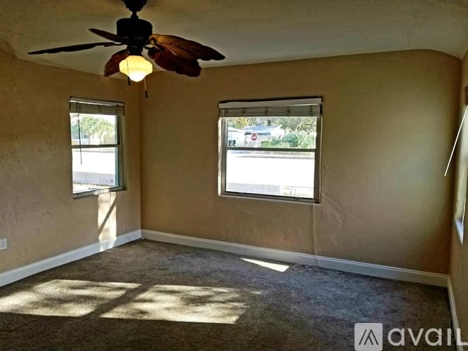 Melbourne House: 512 East Strawbridge Avenue