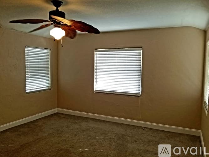 Melbourne House: 512 East Strawbridge Avenue