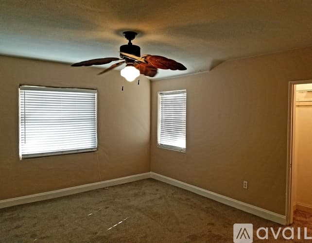 Melbourne House: 512 East Strawbridge Avenue