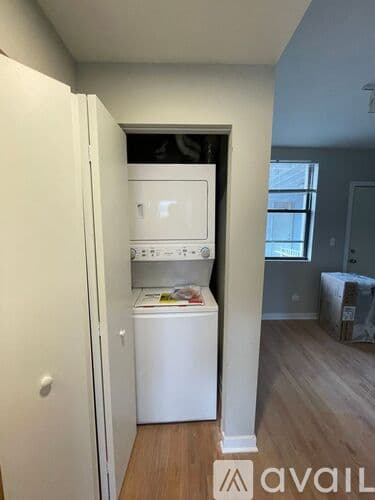 Chicago Apartment: 5454 N Sawyer Ave