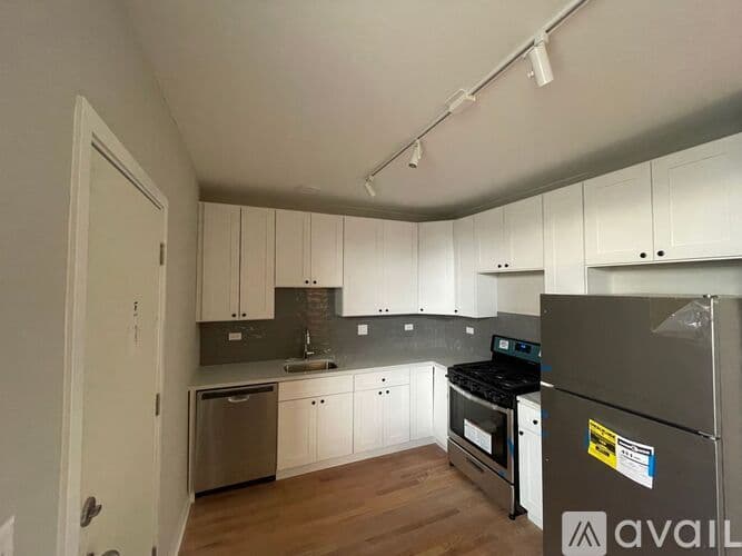 Chicago Apartment: 5454 N Sawyer Ave