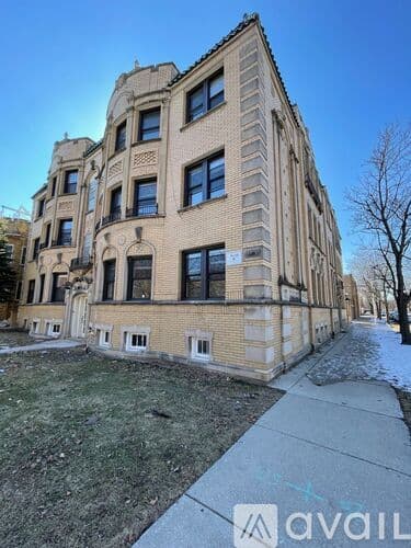 Chicago Apartment: 5454 N Sawyer Ave