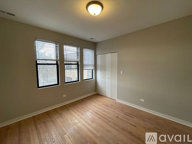 Chicago Apartment: 5454 N Sawyer Ave