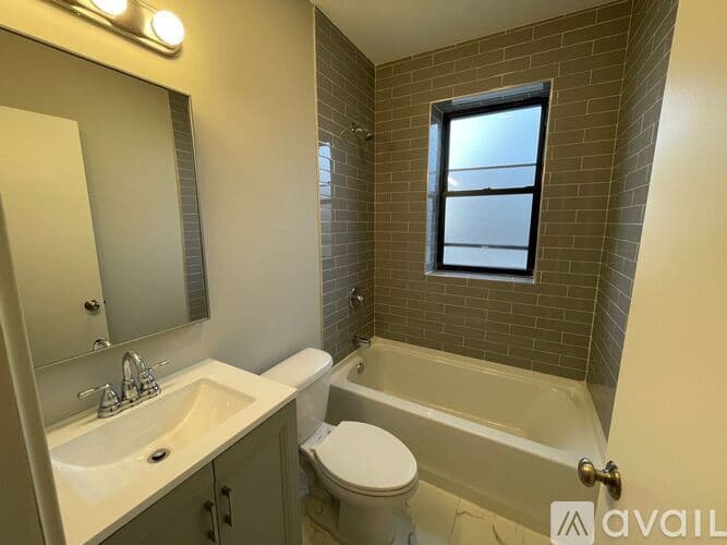 Chicago Apartment: 5454 N Sawyer Ave