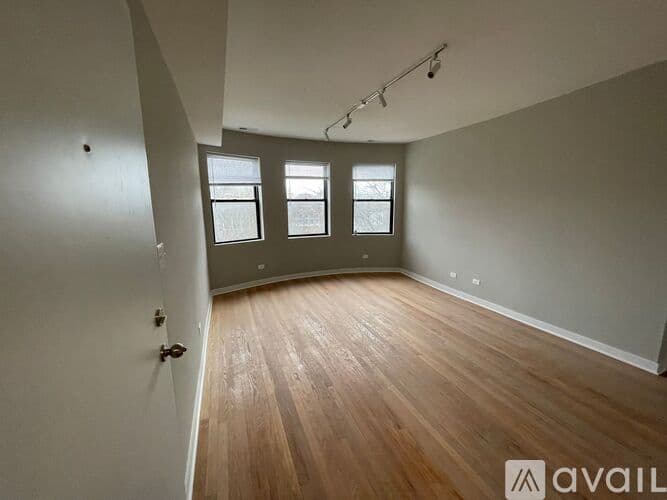 Chicago Apartment: 5454 N Sawyer Ave