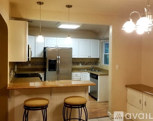 Melbourne House: 512 East Strawbridge Avenue
