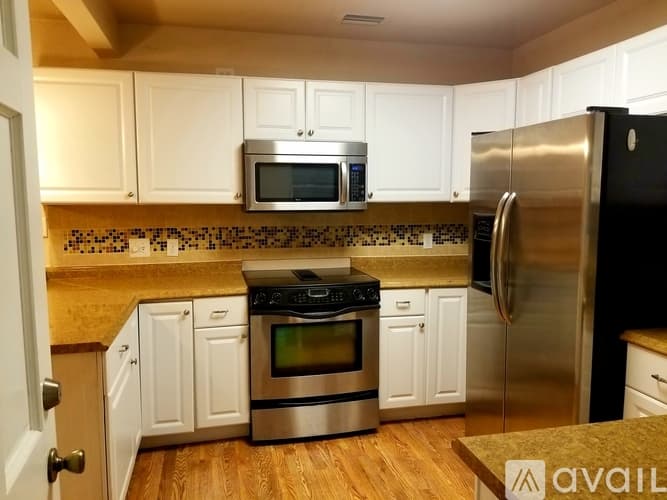 Melbourne House: 512 East Strawbridge Avenue