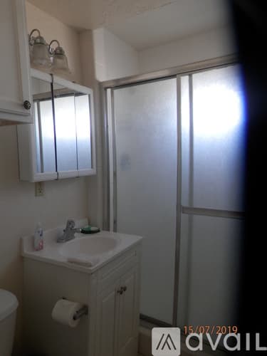 Landers Apartment: 1050 Alta Ave