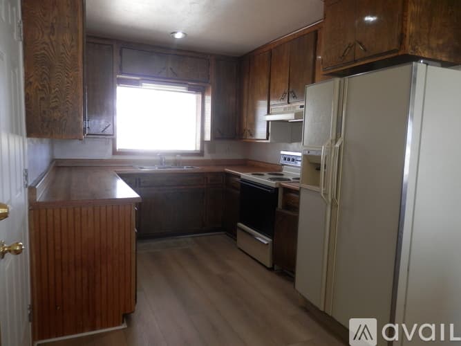 Landers Apartment: 1050 Alta Ave