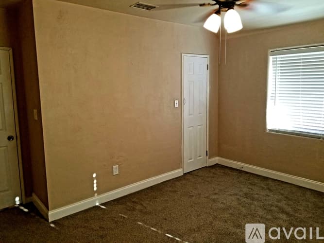 Melbourne House: 512 East Strawbridge Avenue