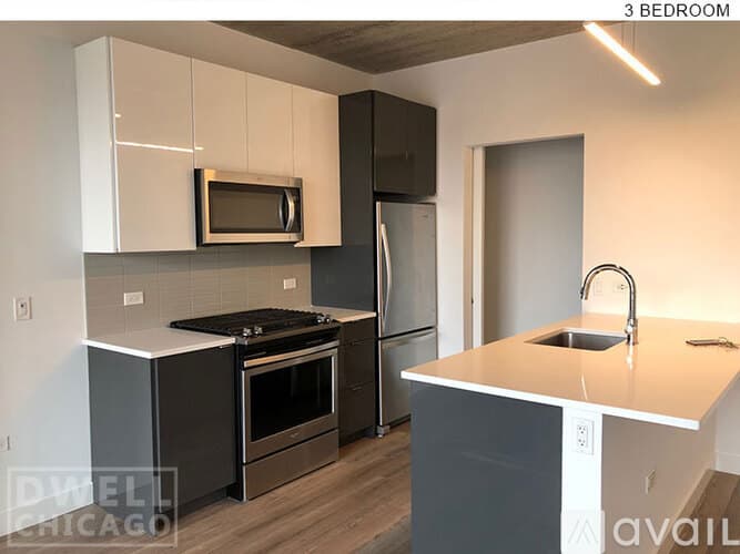 Chicago Apartment: 734 W Sheridan Rd