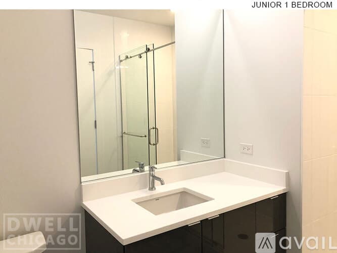 Chicago Apartment: 734 W Sheridan Rd