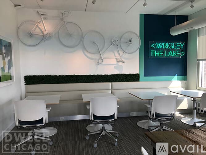 Chicago Apartment: 734 W Sheridan Rd