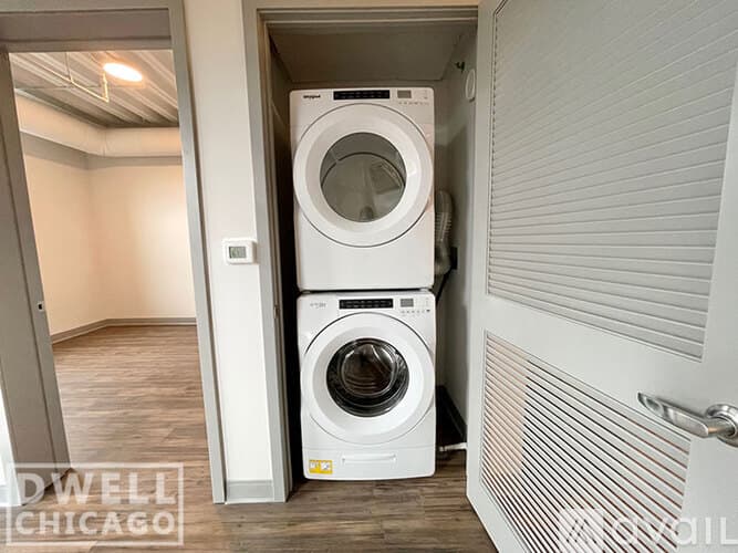 Chicago Apartment: 949 W Dakin St