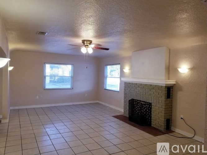 Melbourne House: 512 East Strawbridge Avenue