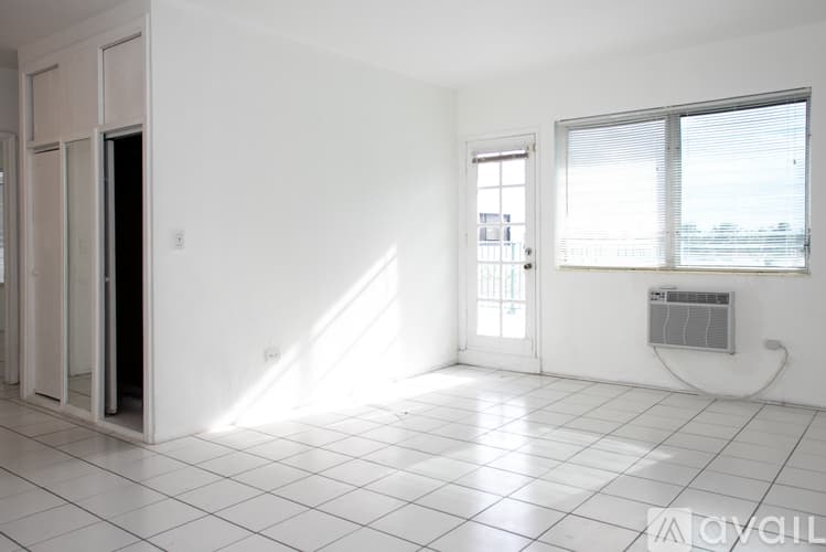 Surfside Apartment: 9056 Collins Ave